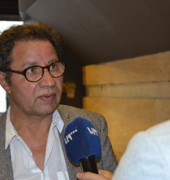 بعد عقود من الغياب.. بشير البكر يوقّع كتابه في قلب دمشق